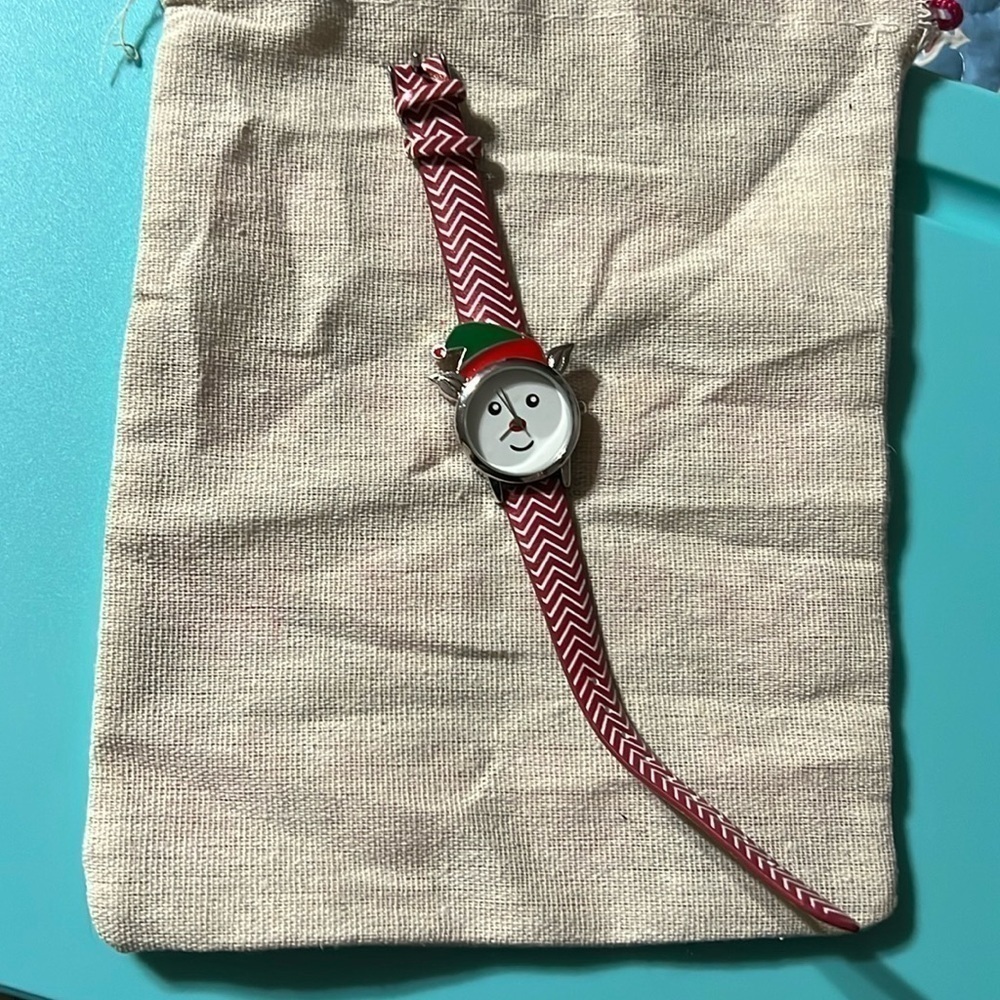 Elf wrist watch needs a battery